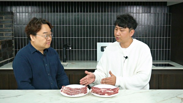 인터뷰 중인 마블플러스 김필재 대표 / 출처: 미트러버TV